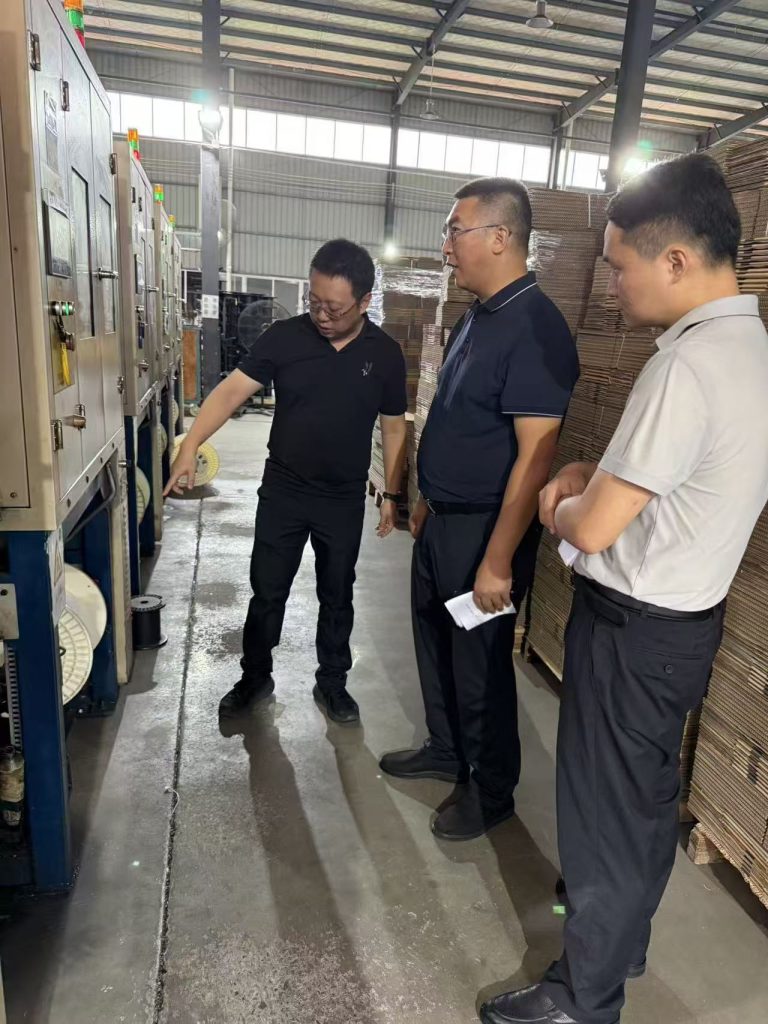 南朗街道办领导走访金贝尔通信生产现场